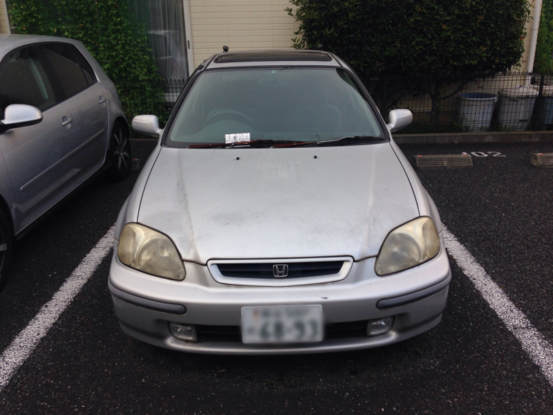 Illustration for article titled Heartbreaking: This Little Brother Of The Civic Type R Left For Dead